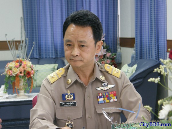 清迈新省长Suriya Prasartbandit