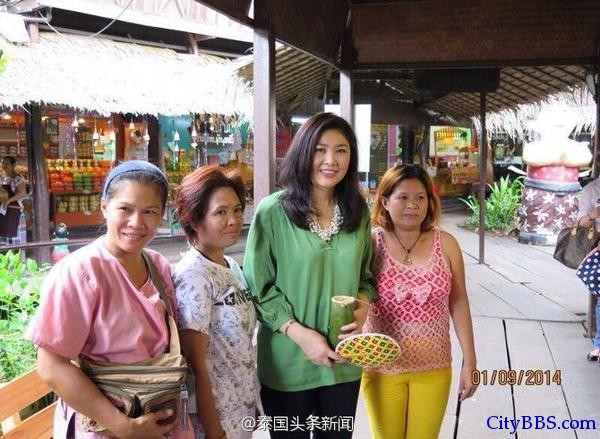 泰国前总理英拉现身大城府旅游景点 泰国前总理英拉现身大城府旅游景点