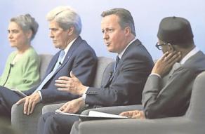 卡梅伦(右二) 星期四在伦敦反贪峰会的一场会议上发表意见 卡梅伦(右二) 星期四在伦敦反贪峰会的一场会议上发表意见