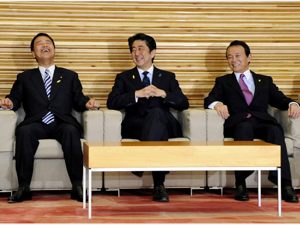 安倍在参院选举获胜后着手改组内阁 安倍在参院选举获胜后着手改组内阁