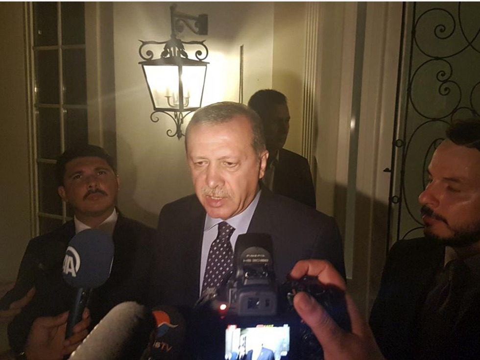 逃亡路上扑灭政变 埃尔多安并非胜利 逃亡路上扑灭政变 埃尔多安并非胜利