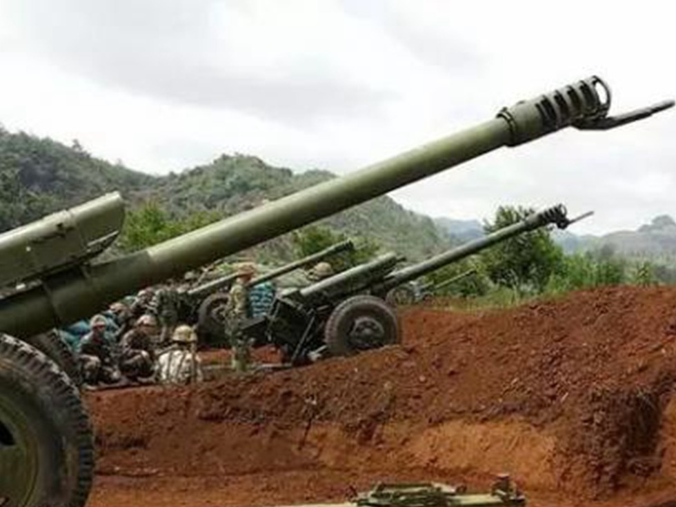 解放军炮击预警 缅战机闯中国领空意外坠落 解放军炮击预警 缅战机闯中国领空意外坠落