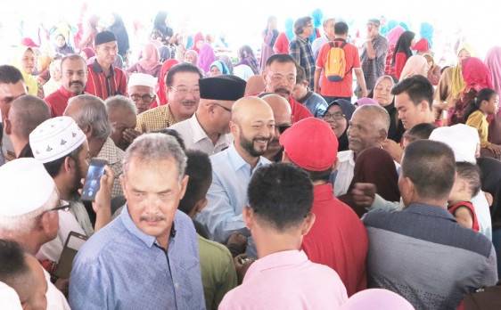 慕克里兹参加选区谢票活动的现场 慕克里兹参加选区谢票活动的现场