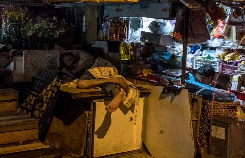 实拍越南夜生活,一边是纸醉灯谜,一边是艰难生活7.jpg 实拍越南夜生活,一边是纸醉灯谜,一边是艰难生活7.jpg