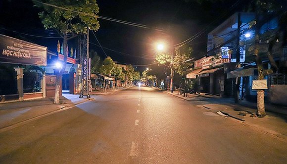 新毒株攻击性更强 越南岘港封城8万游客撤离 新毒株攻击性更强 越南岘港封城8万游客撤离