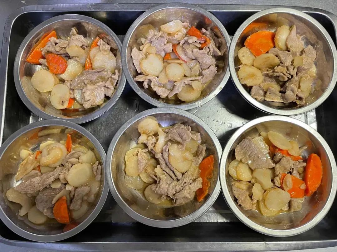 给老人送菜的上海物流司机 给老人送菜的上海物流司机