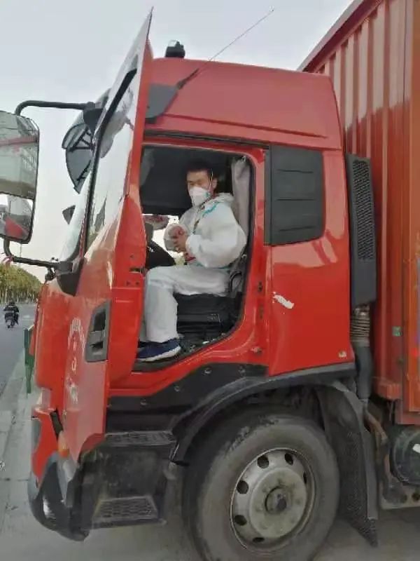 给老人送菜的上海物流司机 给老人送菜的上海物流司机