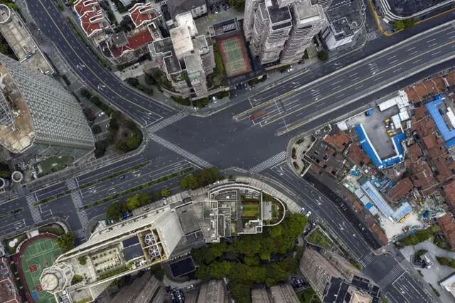 上海封锁后,往昔喧闹的街头已经少有人迹 上海封锁后,往昔喧闹的街头已经少有人迹