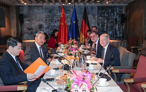 慕尼黑安全会议期间,德国总理朔尔茨会见王毅 慕尼黑安全会议期间,德国总理朔尔茨会见王毅