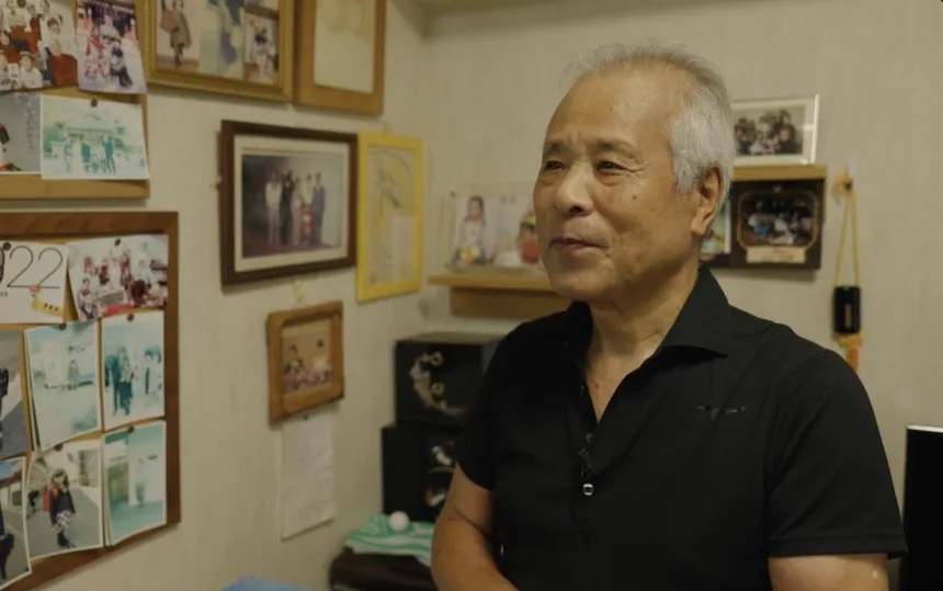 森冈敏昭感到很热，但又不愿意花太多钱在空调上