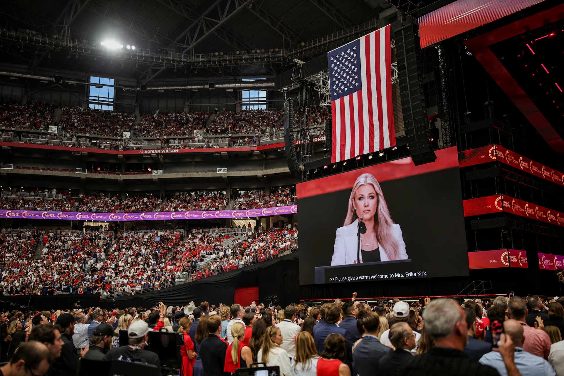 保守派评论员查理·柯克的妻子、美国转折点公司新任首席执行官埃里卡·柯克在演讲 ... ... ... ...