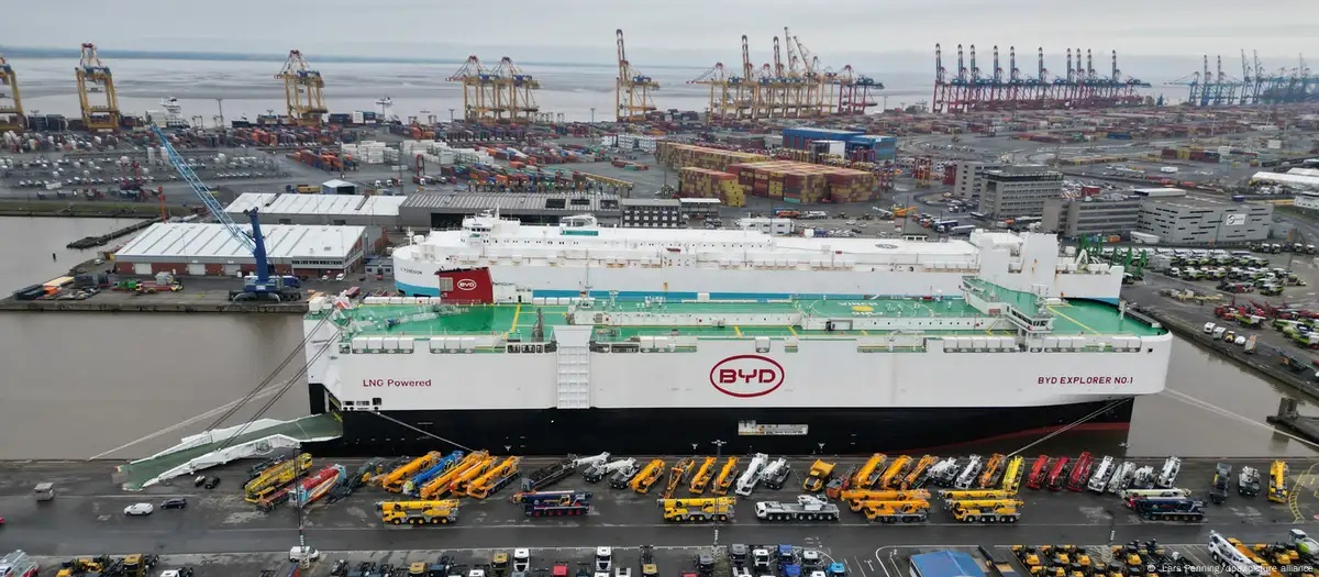 比亚迪3000辆新车抵达德国不来梅港