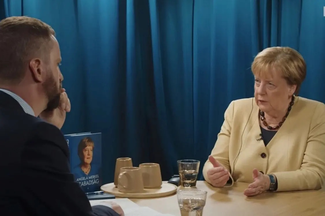 默克尔接受匈牙利媒体《游击报》采访