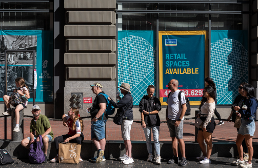 旧金山街头“出租零售空间”的标志